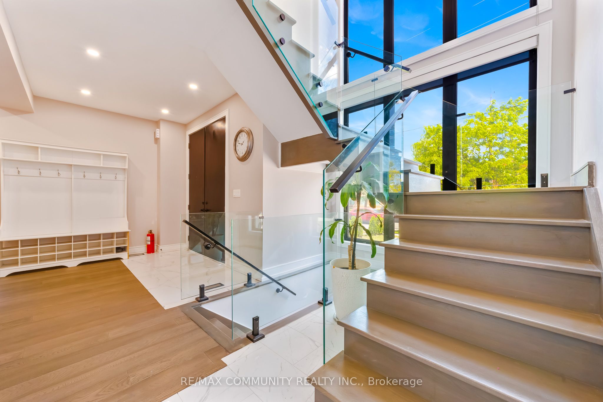 856 Kennedy Road Property Photo 16