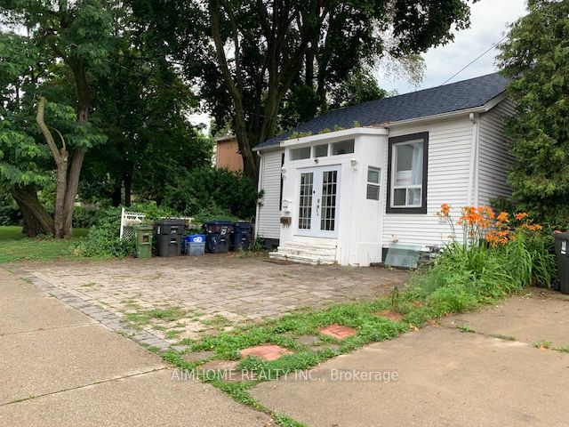 966 Dundas Street E Property Photo 3