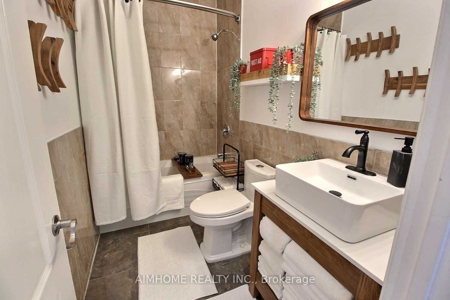 966 Dundas Street E Property Photo 7