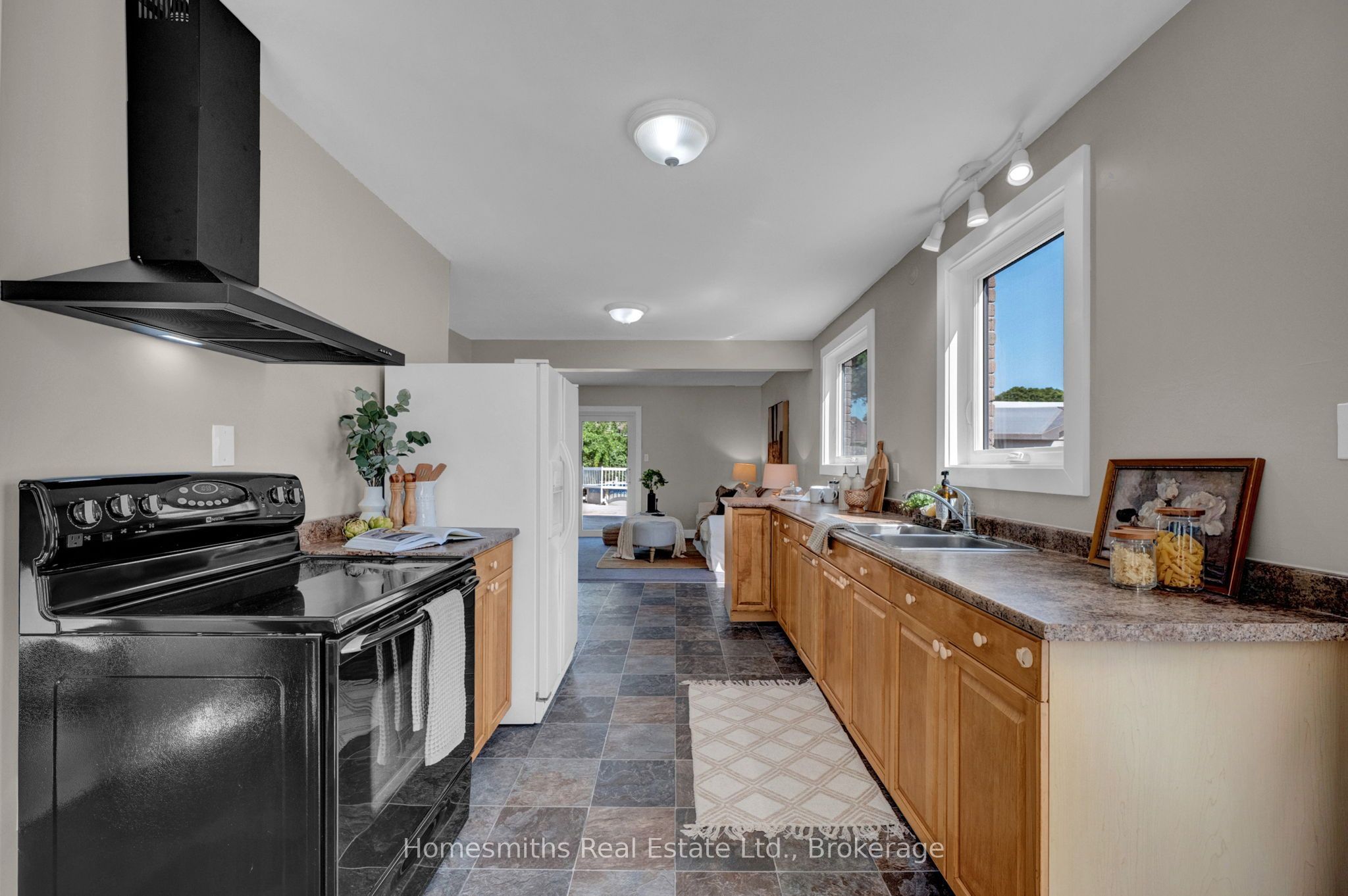 44 Loscombe Drive Property Photo 4
