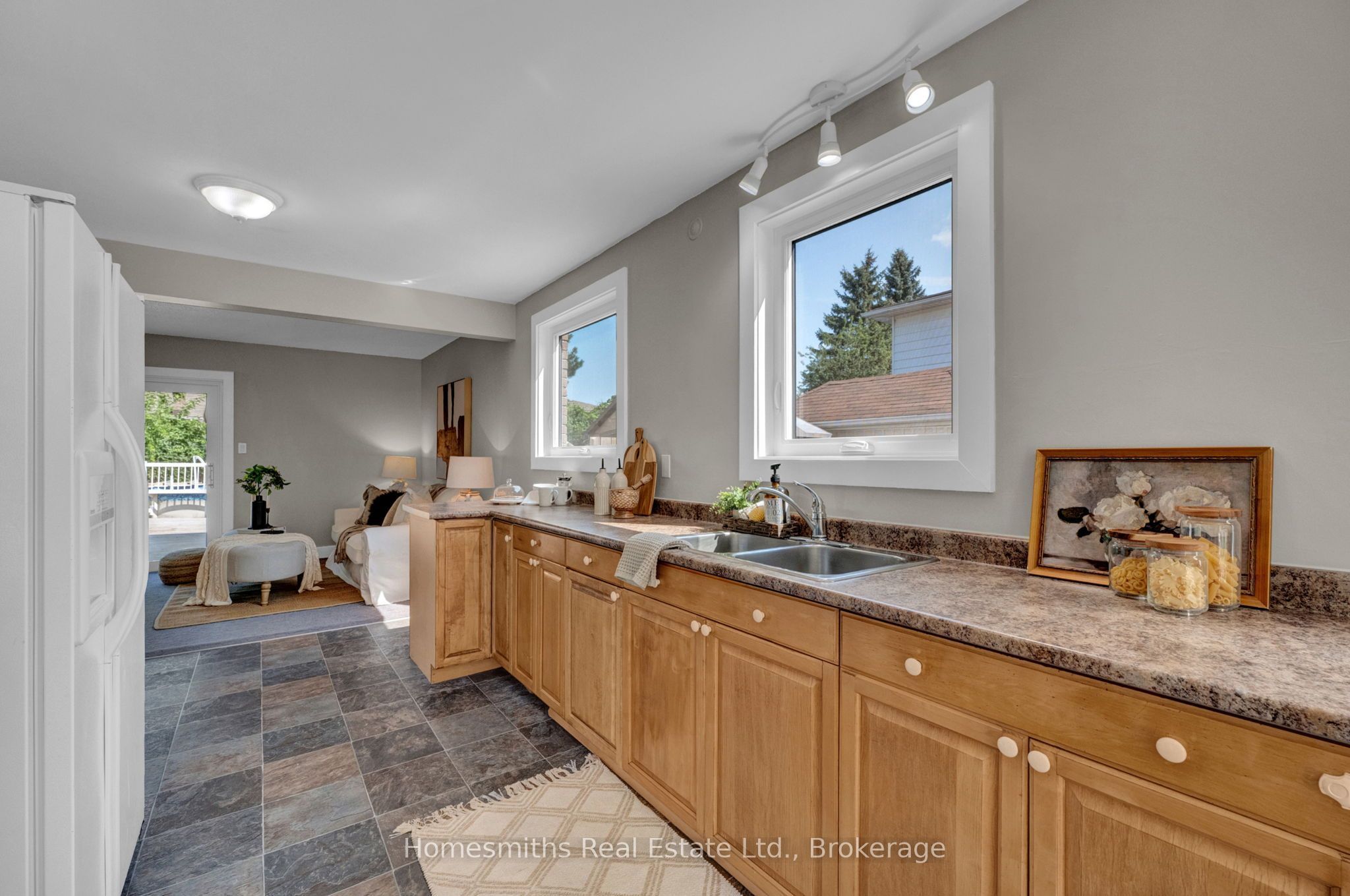 44 Loscombe Drive Property Photo 5