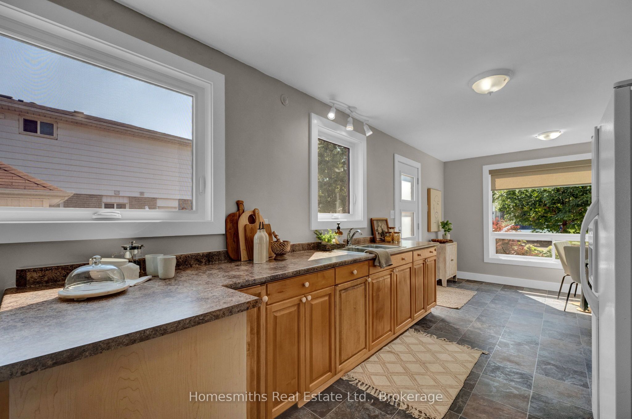 44 Loscombe Drive Property Photo 6