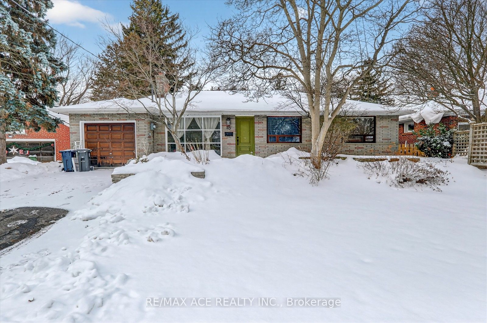 40 Brinloor Boulevard Main Property Photo 2