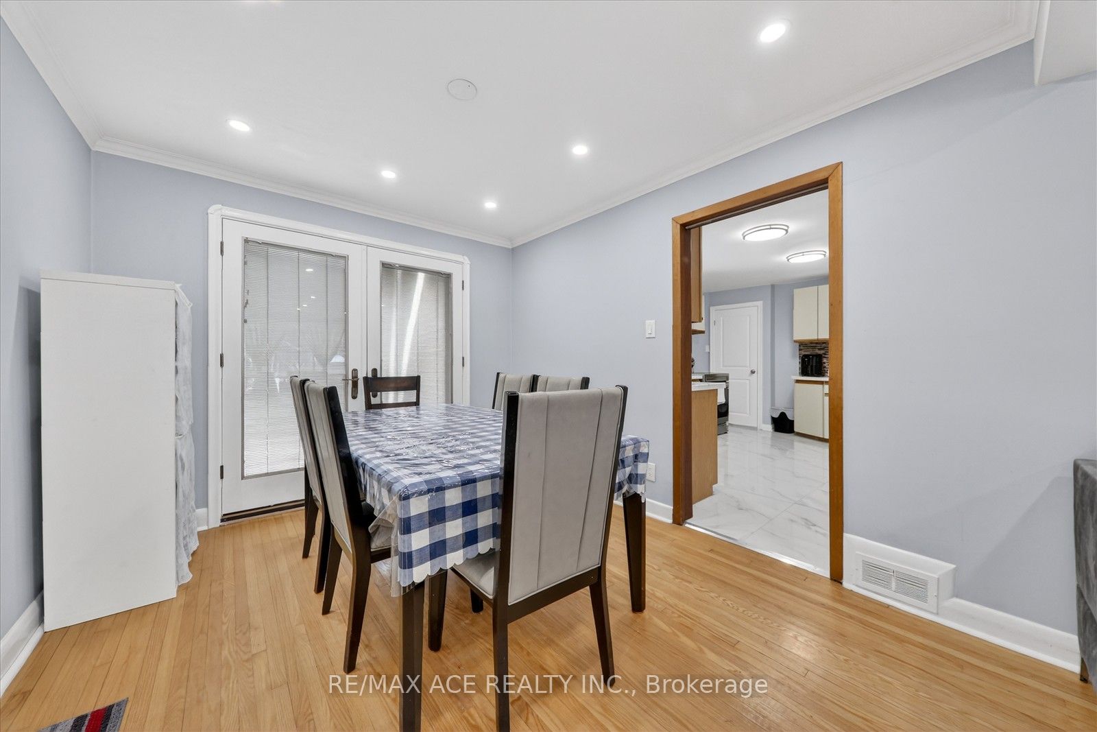 40 Brinloor Boulevard Main Property Photo 10
