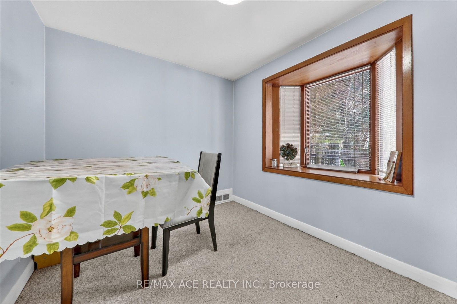 40 Brinloor Boulevard Main Property Photo 12