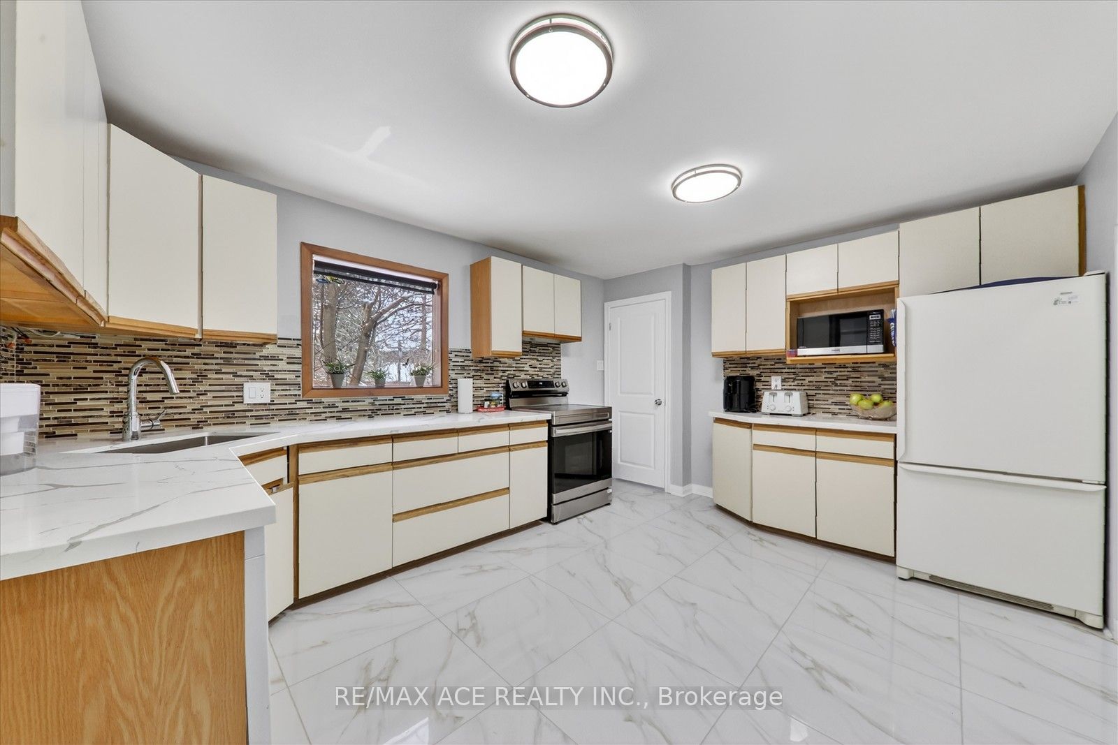 40 Brinloor Boulevard Main Property Photo 13