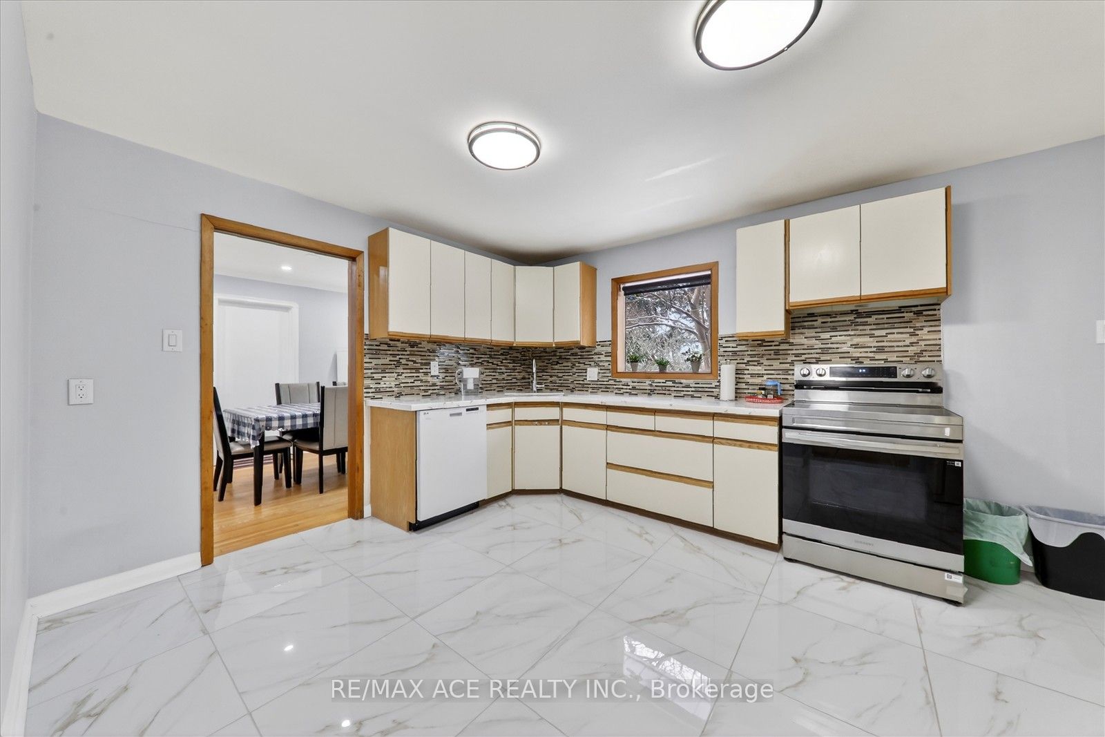 40 Brinloor Boulevard Main Property Photo 14