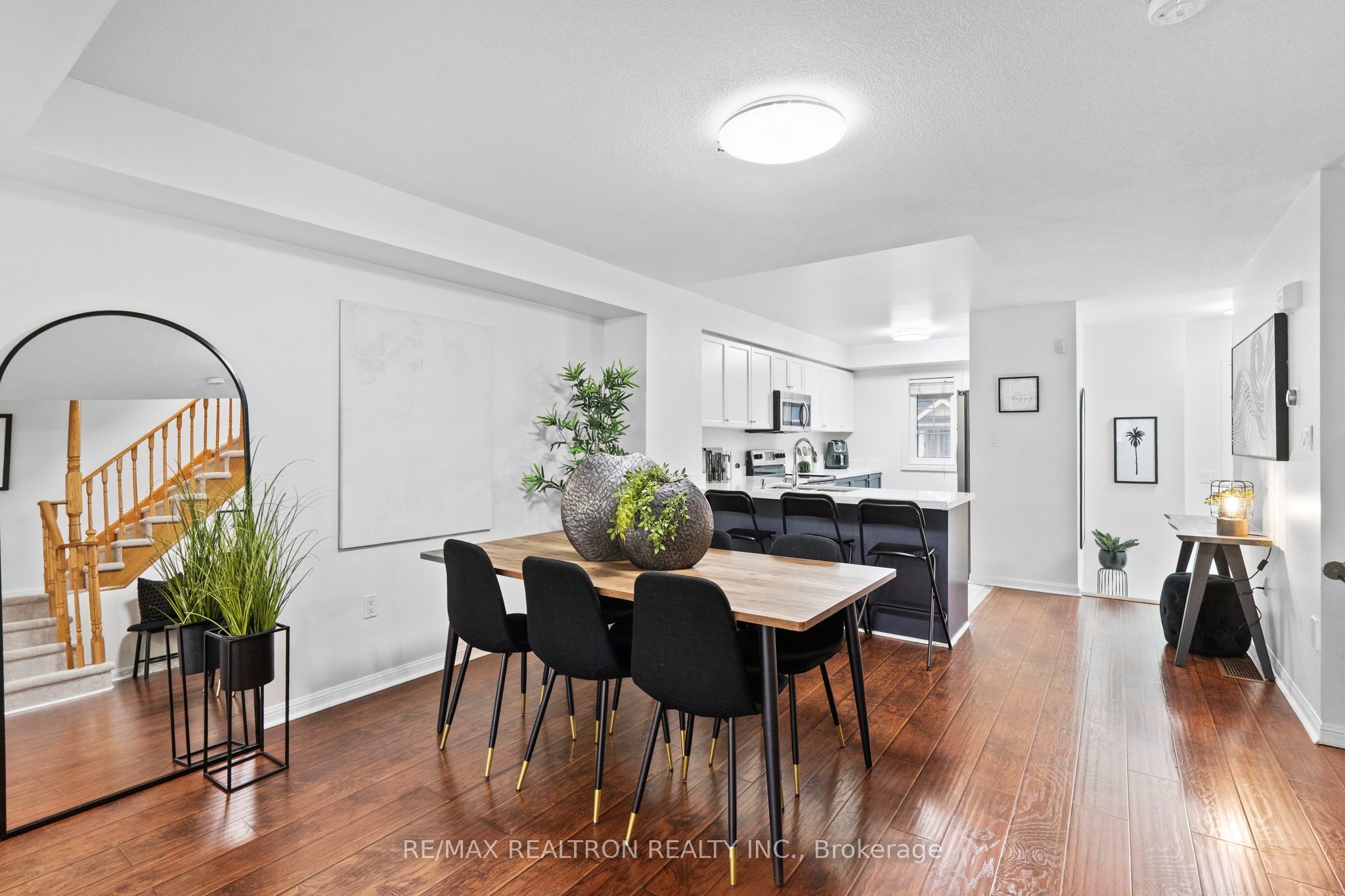 7 Torr Lane Property Photo 9