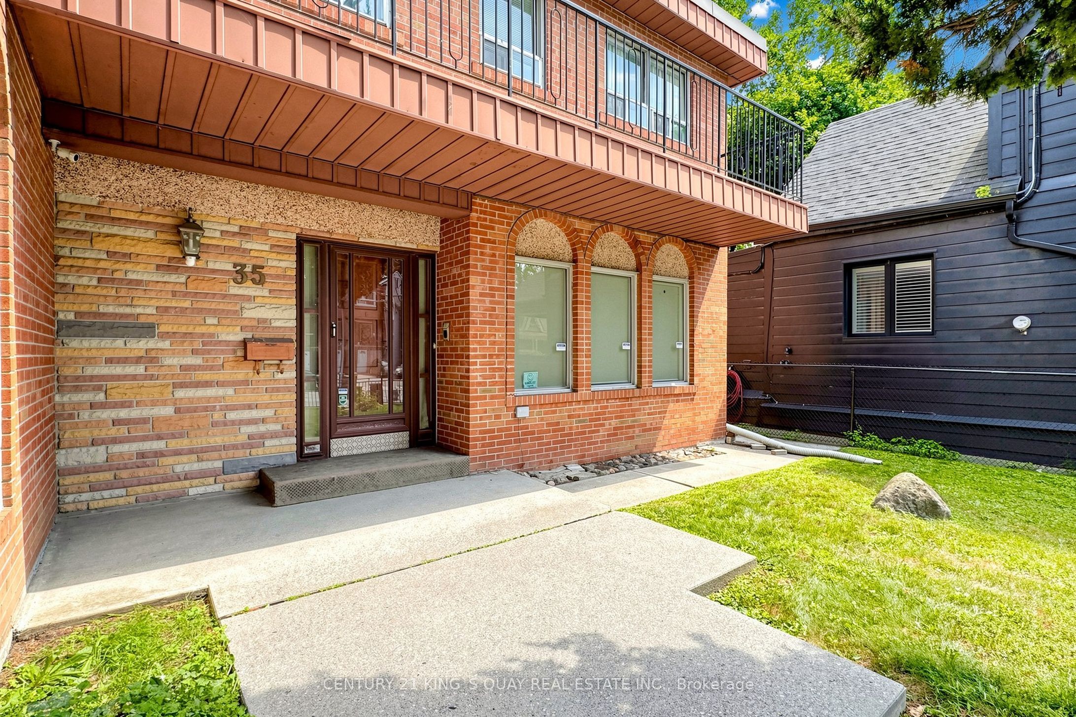 35 Coxwell Avenue Property Photo 3