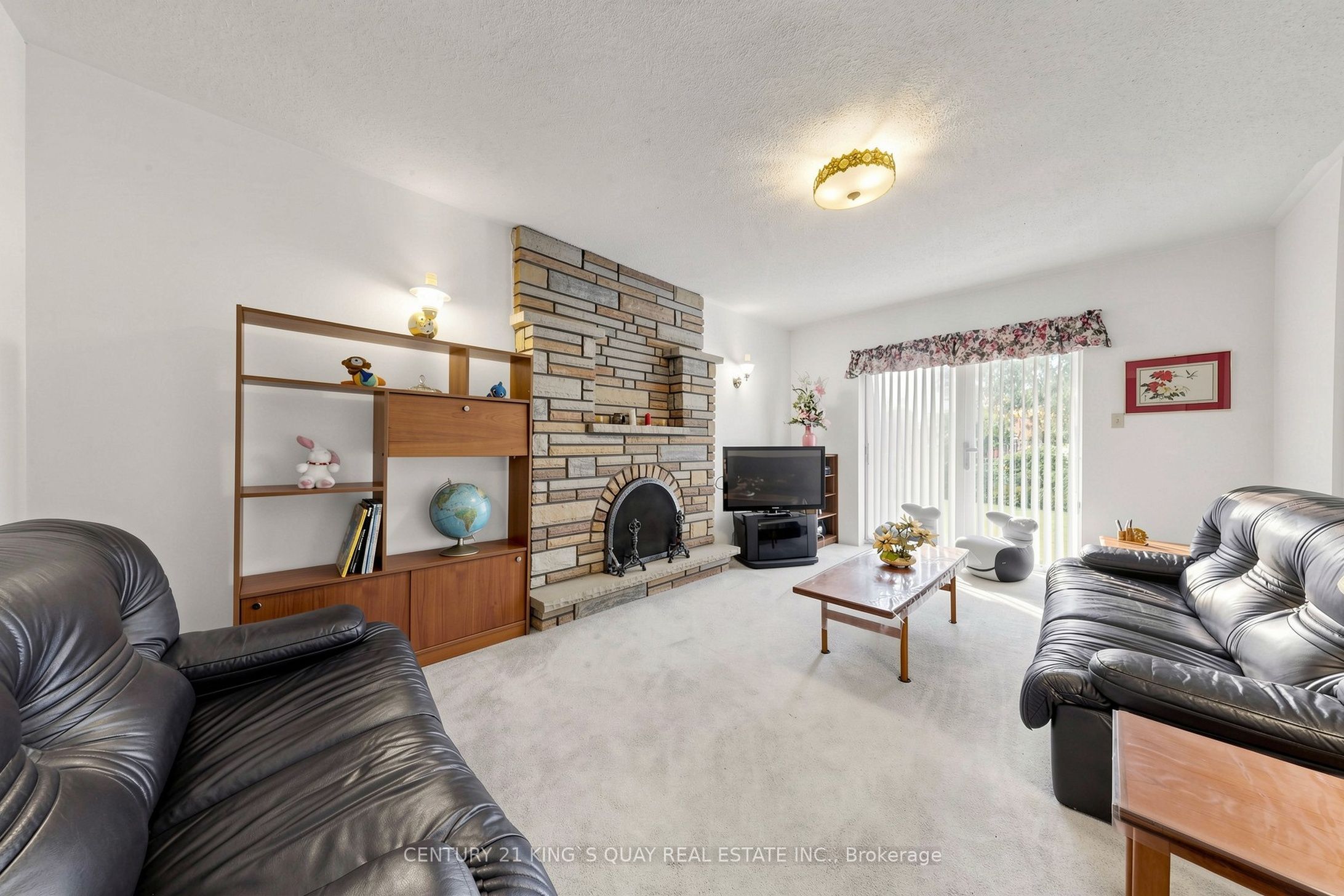 35 Coxwell Avenue Property Photo 14