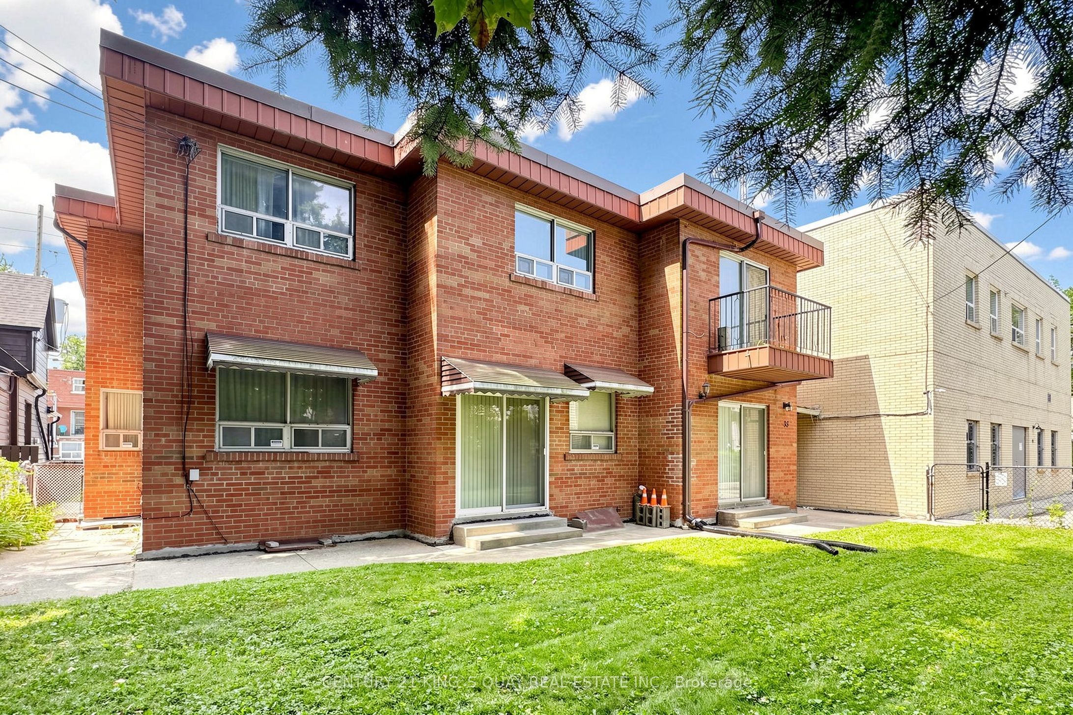 35 Coxwell Avenue Property Photo 49