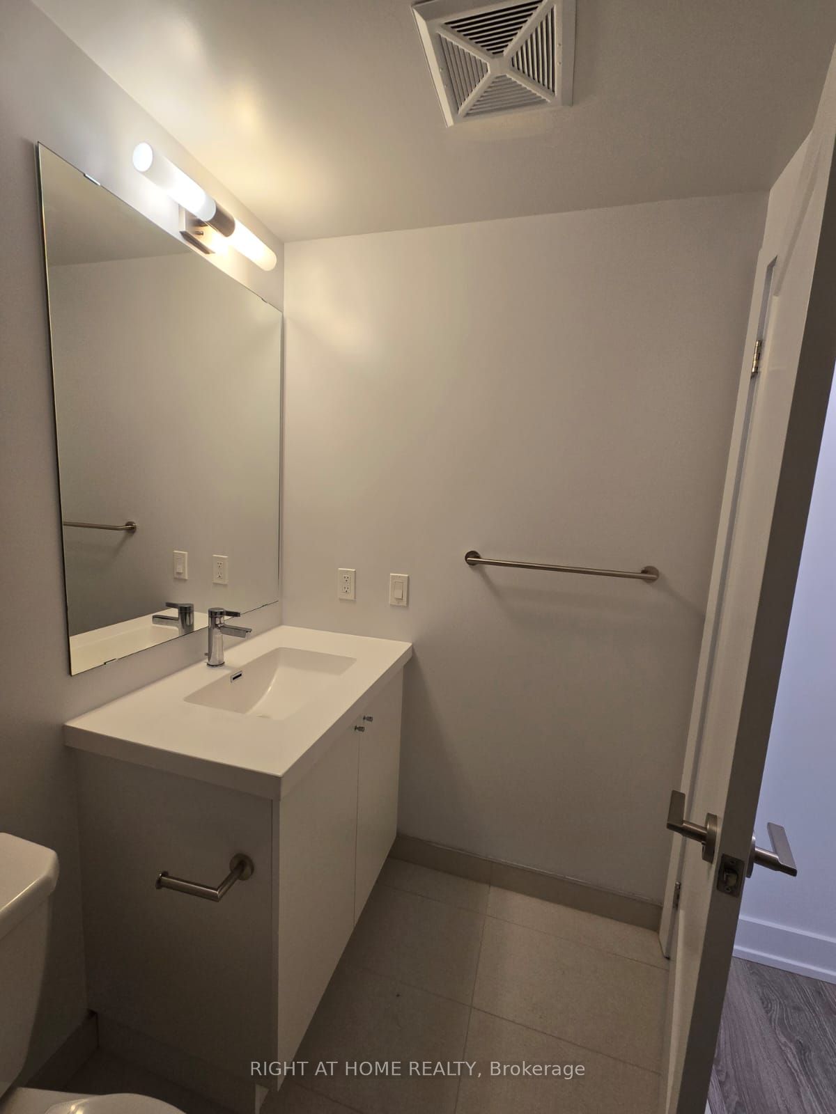 2550 Simcoe Street N Unit306 Property Photo 10