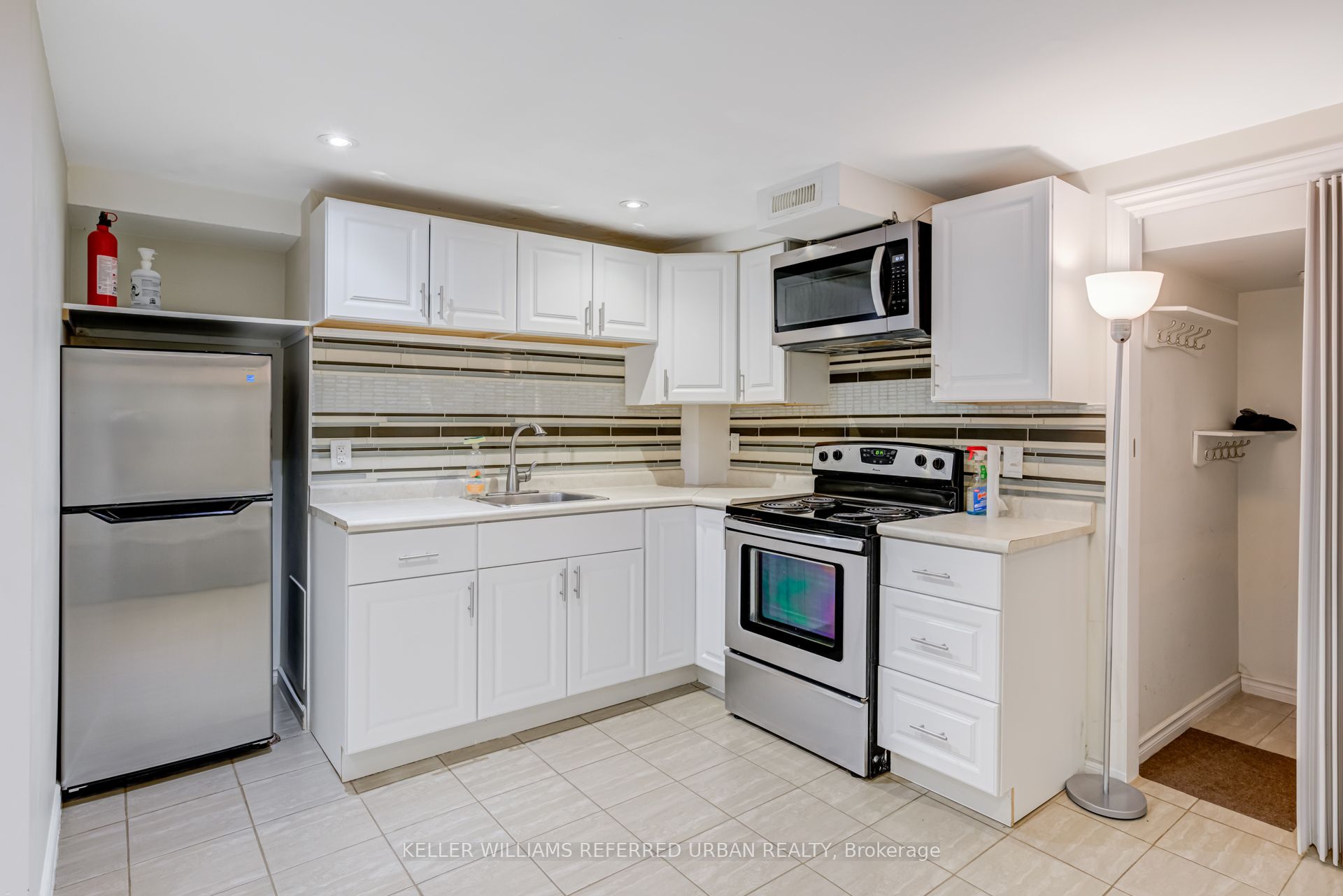 718 Edgewood Road S Property Photo 5