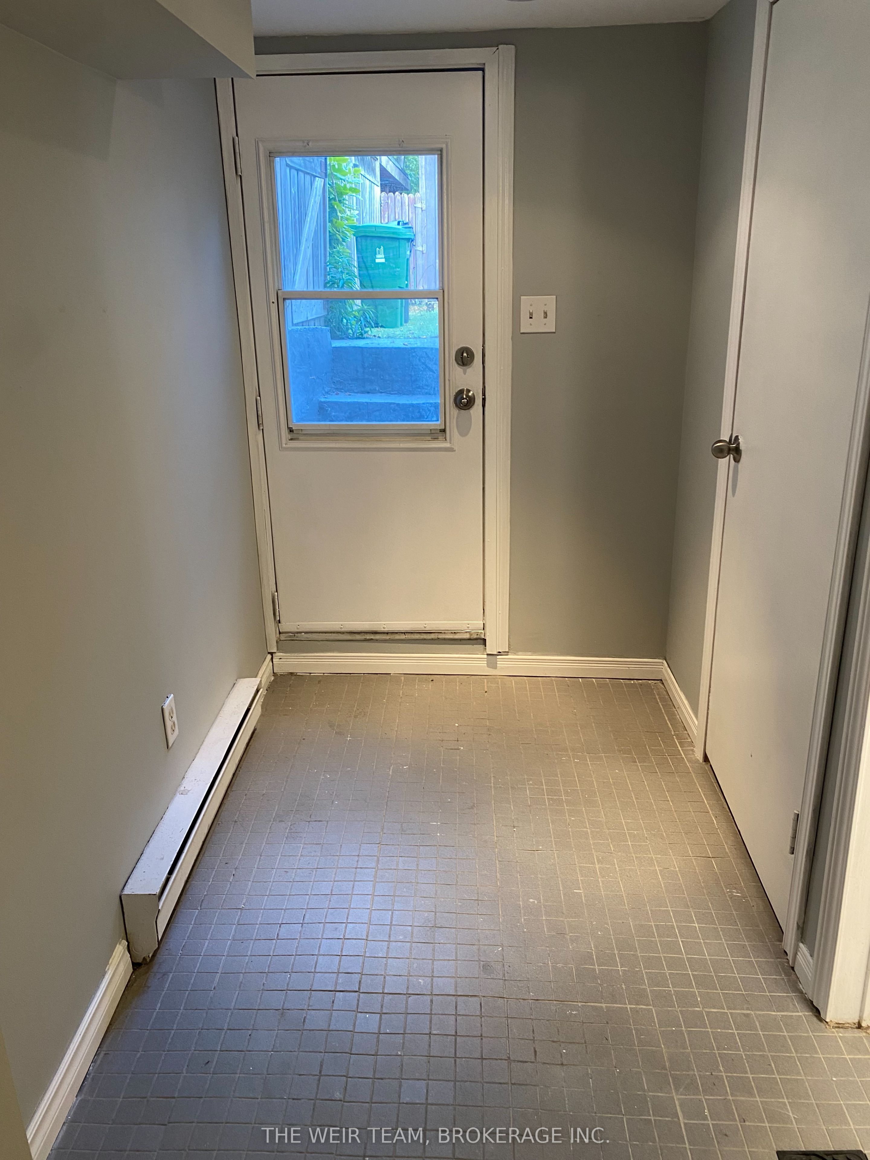 61 Rushbrooke Avenue Lower Property Photo 3