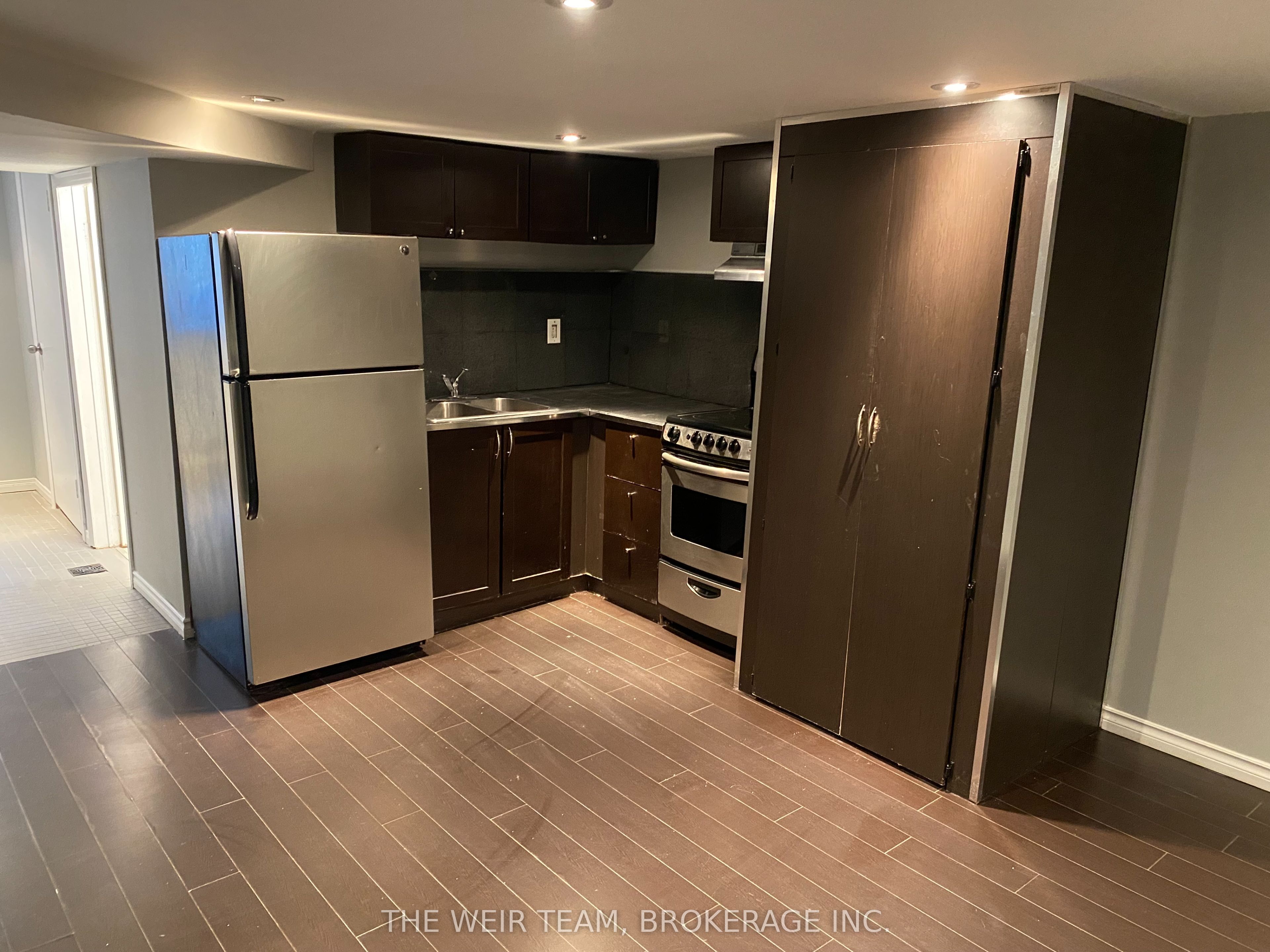 61 Rushbrooke Avenue Lower Property Photo 6
