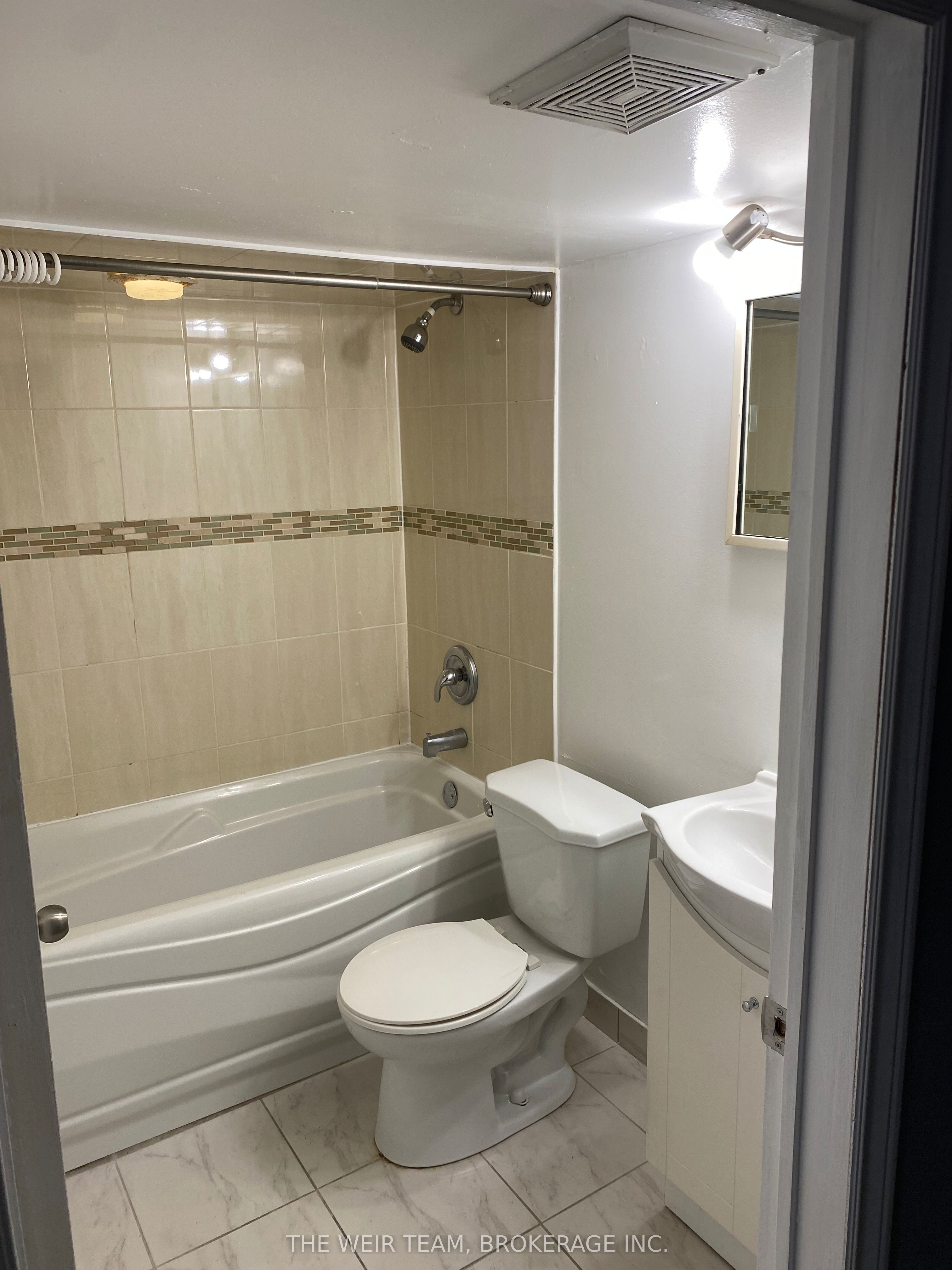 61 Rushbrooke Avenue Lower Property Photo 10