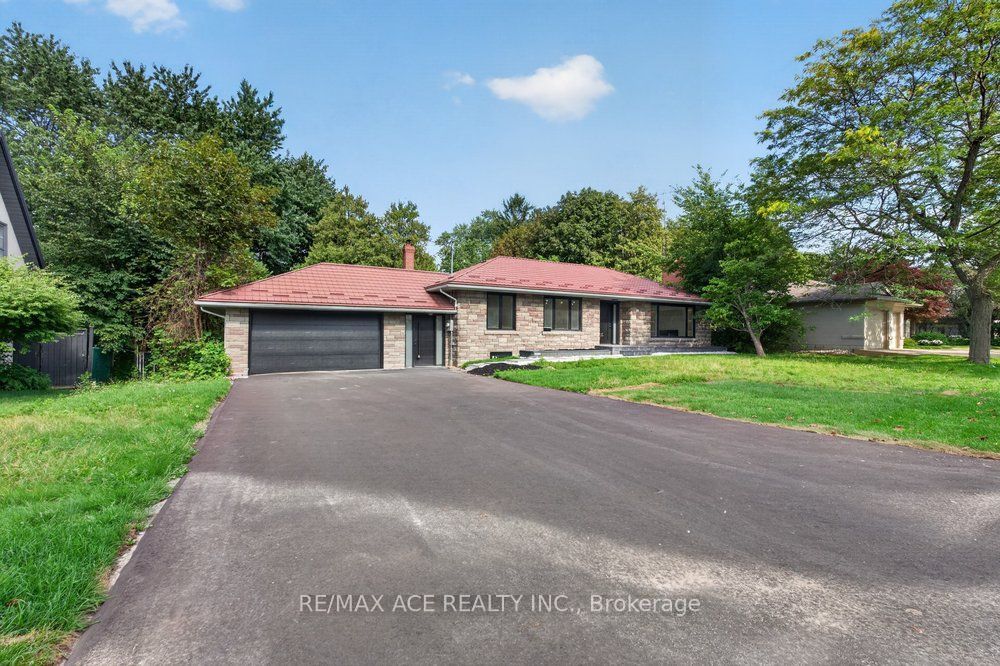 11 Faircroft Boulevard Property Photo 2