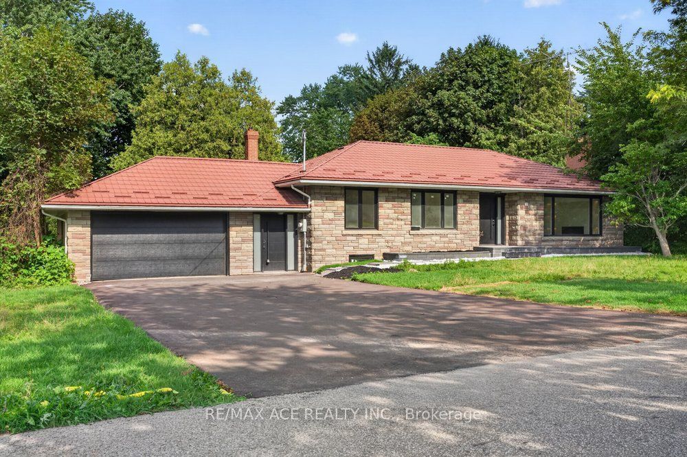 11 Faircroft Boulevard Property Photo 3