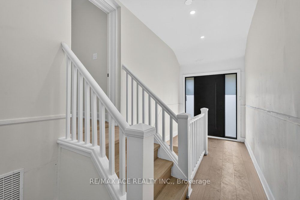 11 Faircroft Boulevard Property Photo 32