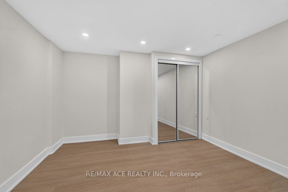 11 Faircroft Boulevard Property Photo 35