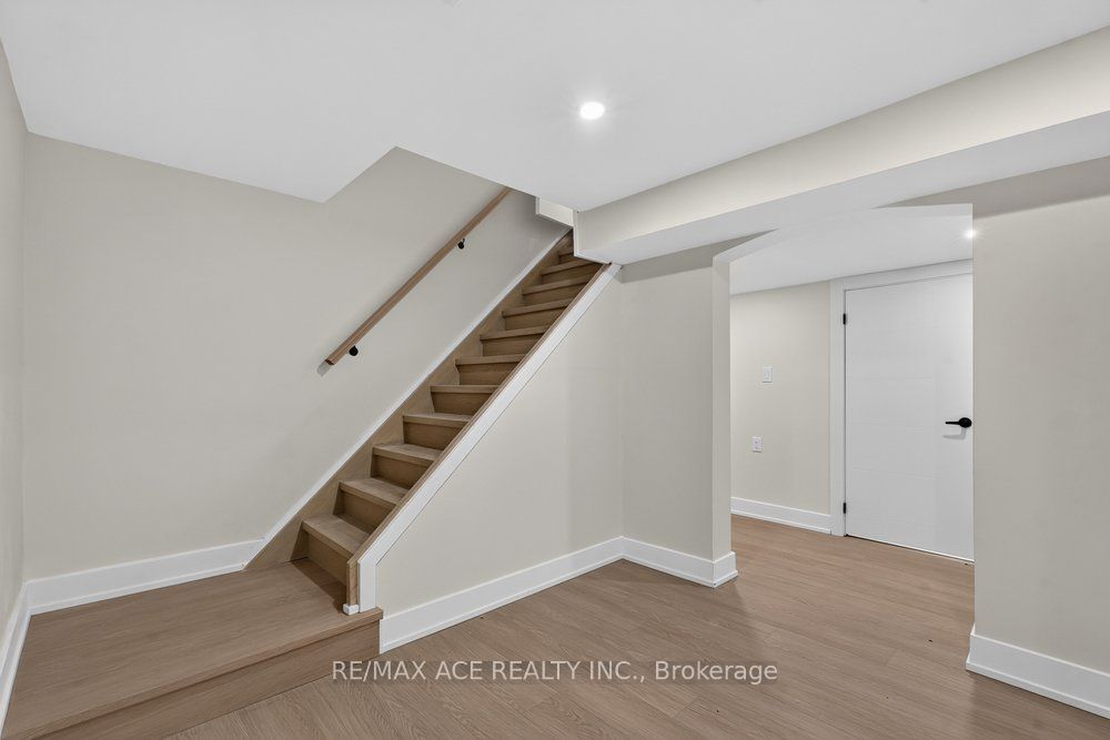 11 Faircroft Boulevard Property Photo 40