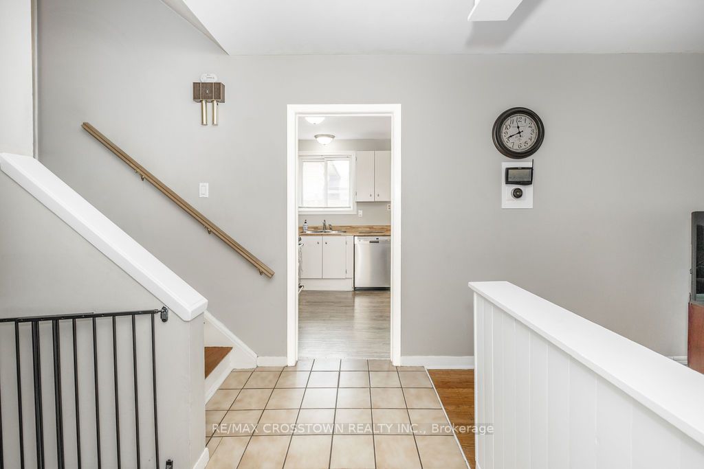 865 Krosno Boulevard Property Photo 3
