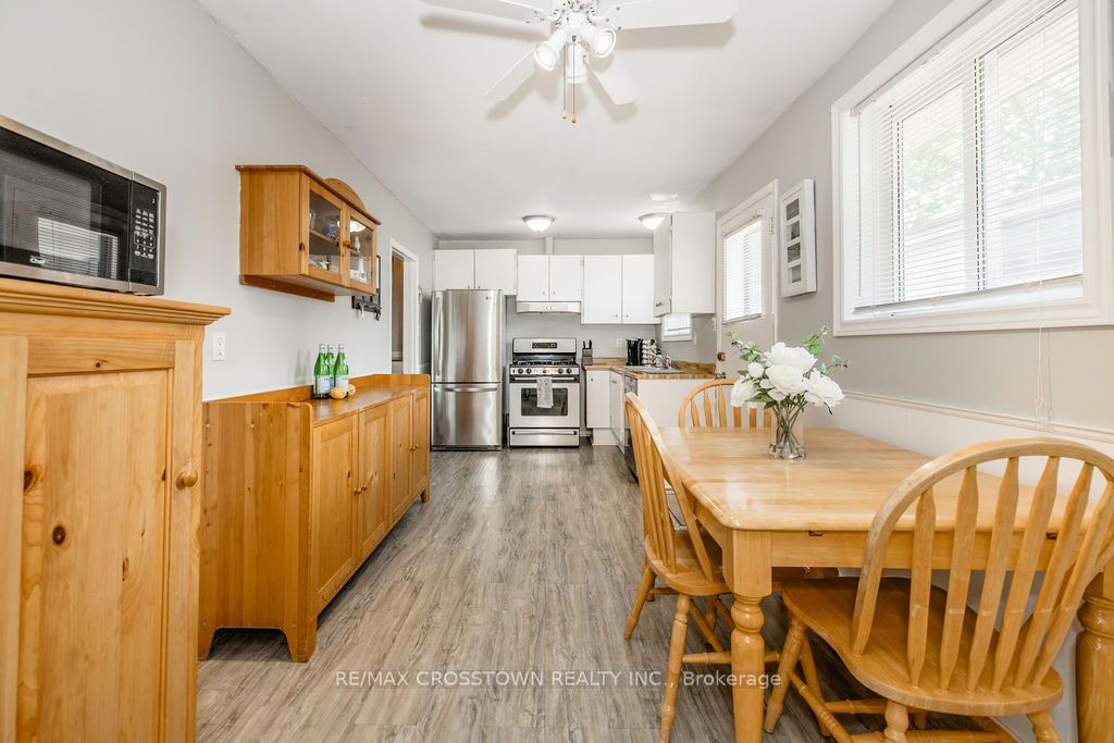 865 Krosno Boulevard Property Photo 9