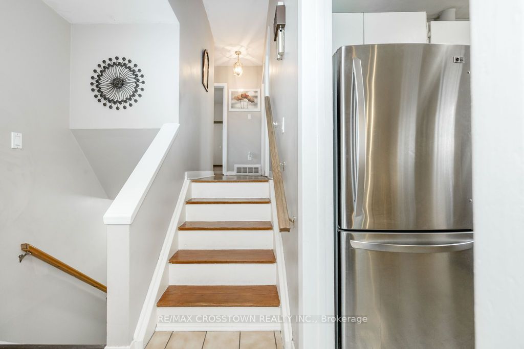 865 Krosno Boulevard Property Photo 16