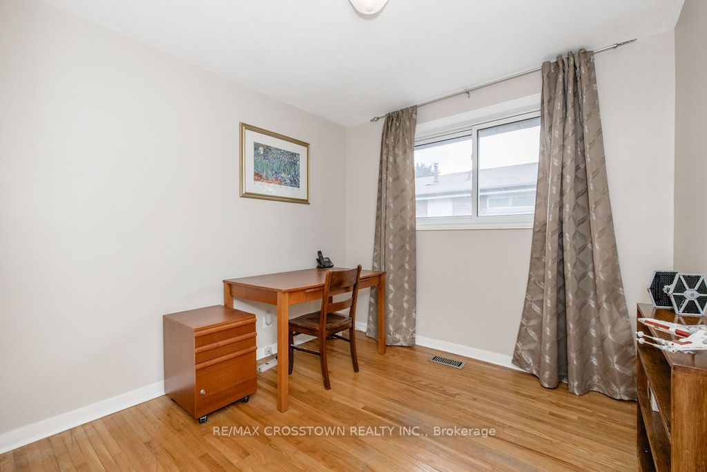 865 Krosno Boulevard Property Photo 18