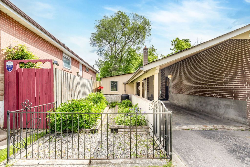 865 Krosno Boulevard Property Photo 34