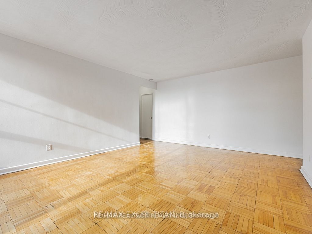 165 Cosburn Avenue 211 Property Photo 8