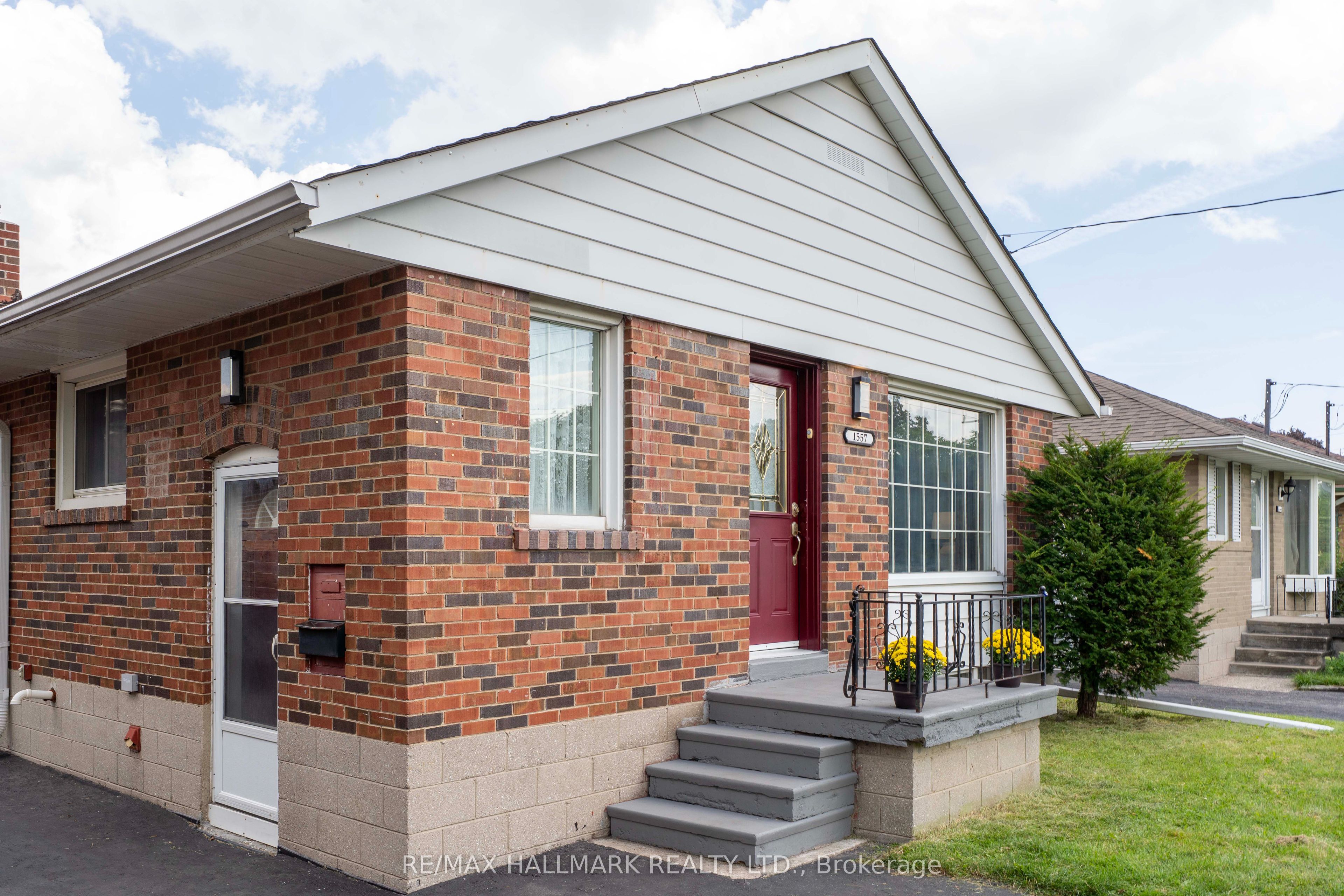 1557 Pharmacy Avenue Property Photo 3