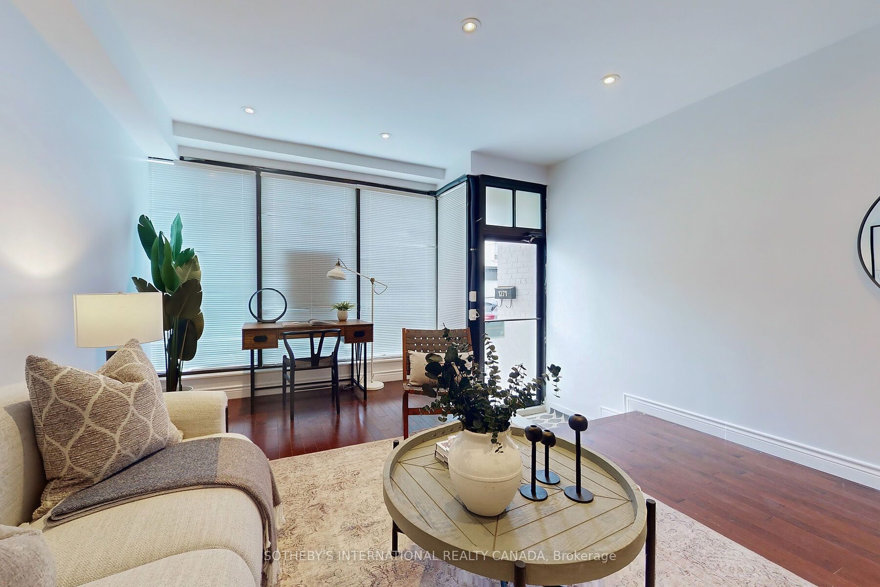 1271 Gerrard Street E Property Photo 4