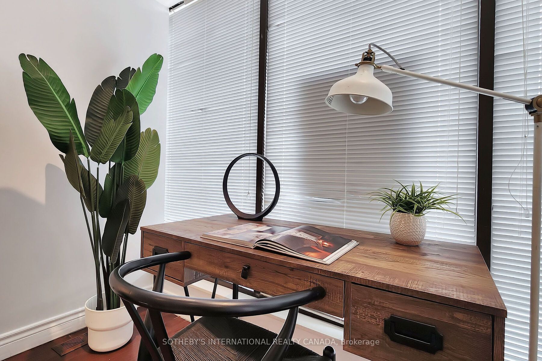 1271 Gerrard Street E Property Photo 8