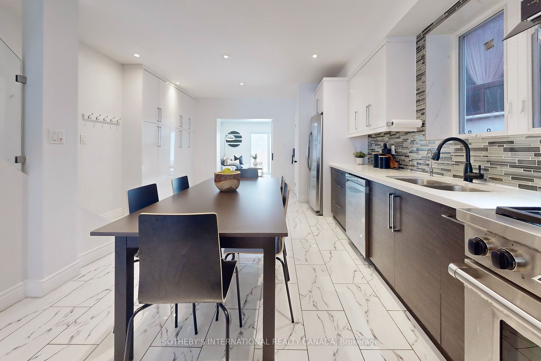1271 Gerrard Street E Property Photo 11
