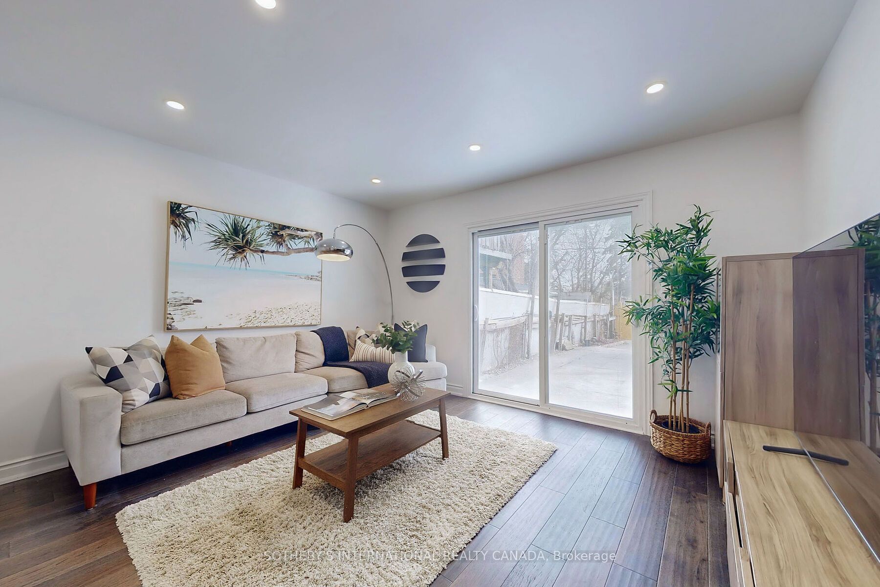 1271 Gerrard Street E Property Photo 14