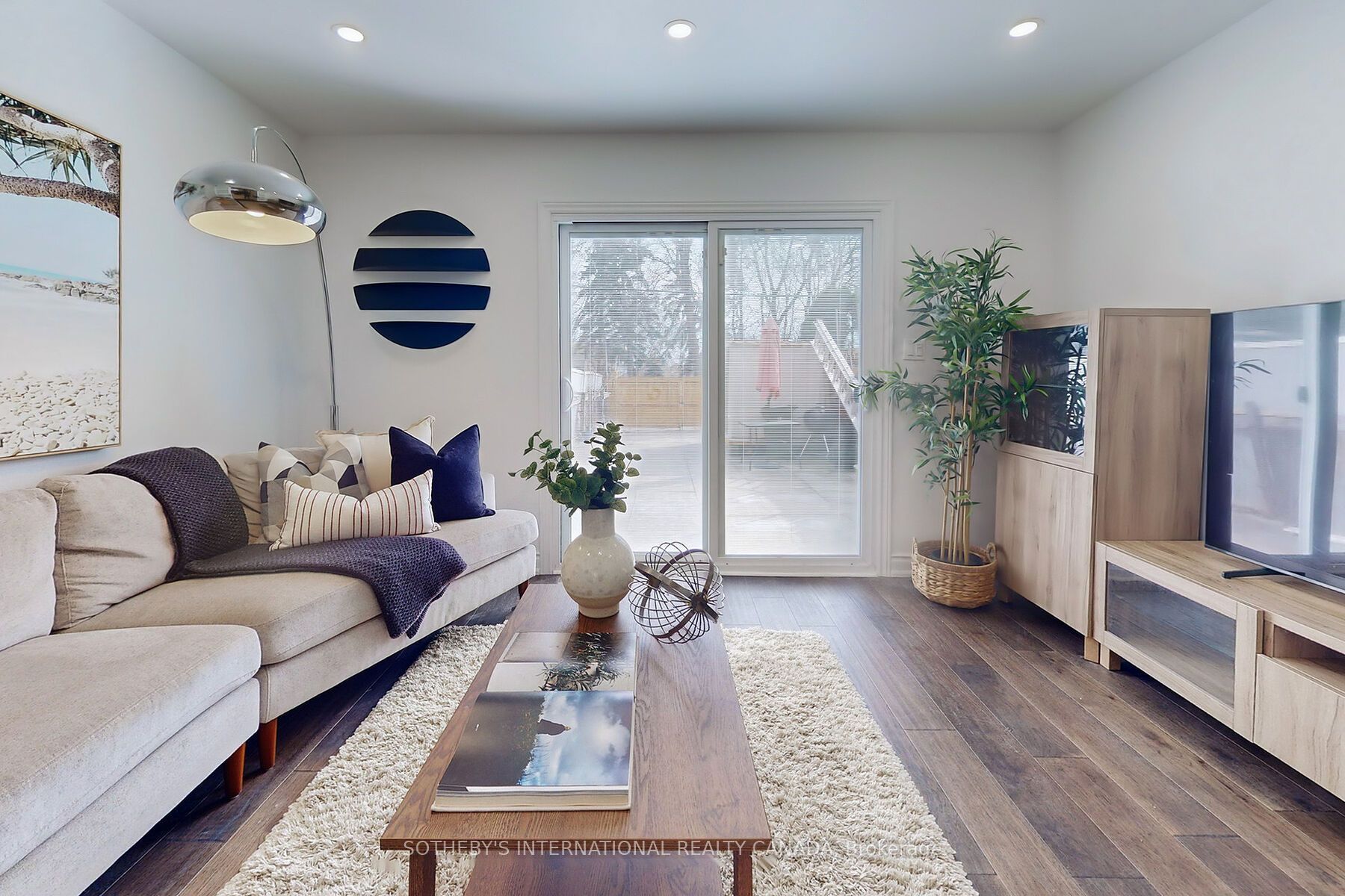 1271 Gerrard Street E Property Photo 15