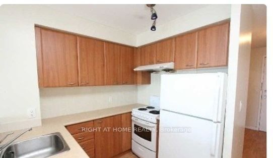 36 Lee Centre Drive 2016 Property Photo 5