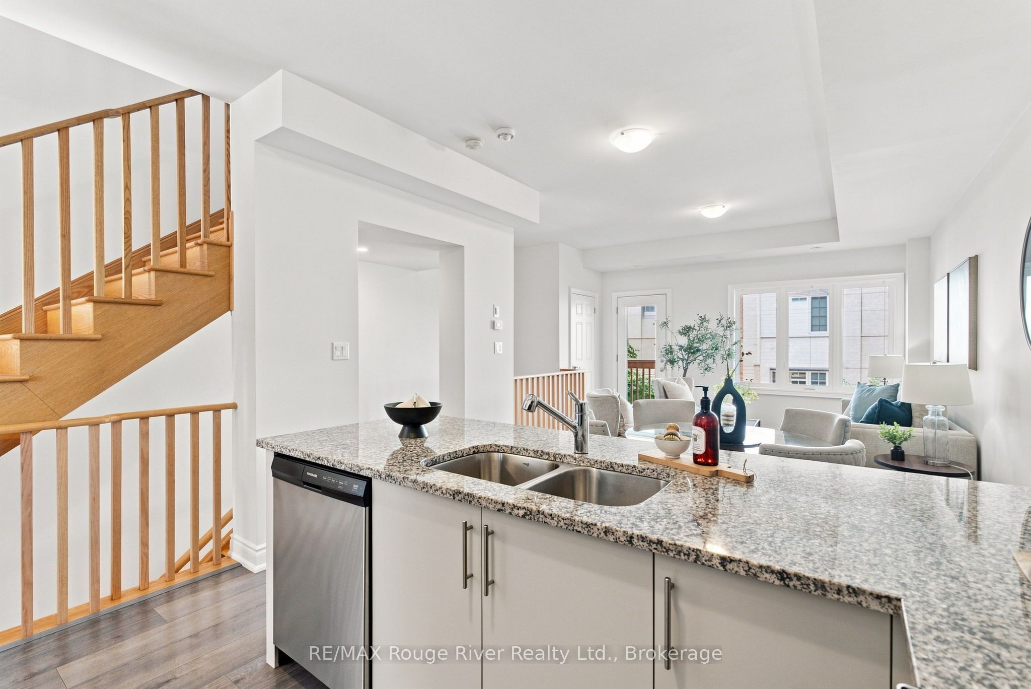 2607 Magdalen Path W Property Photo 10