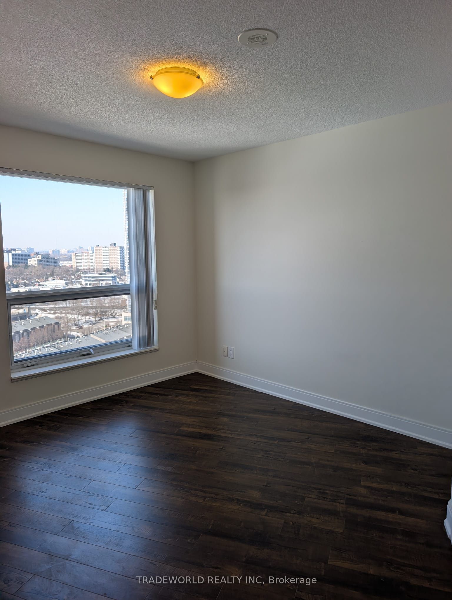 135 Village Green Square 1622 Property Photo 6