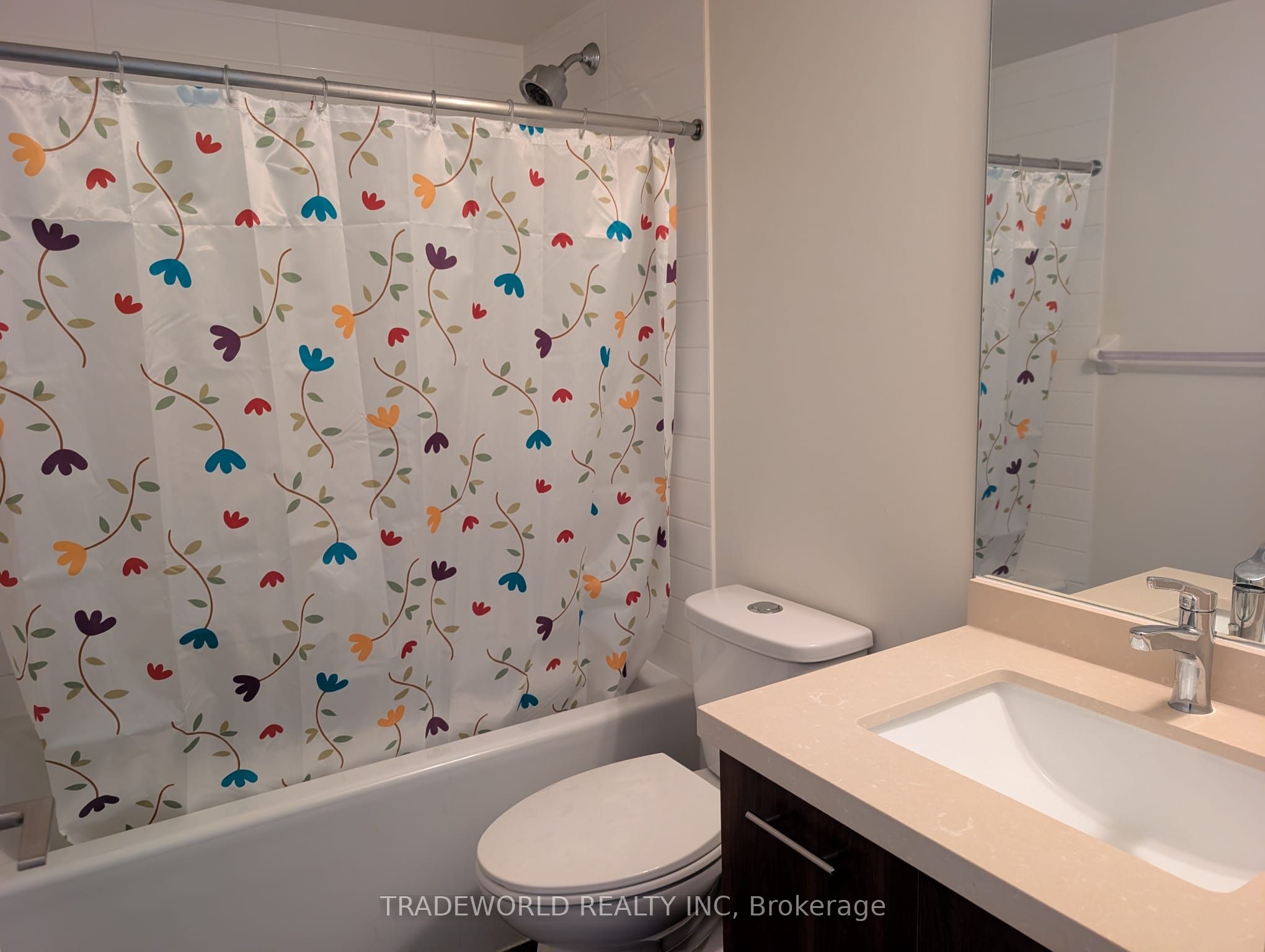 135 Village Green Square 1622 Property Photo 11