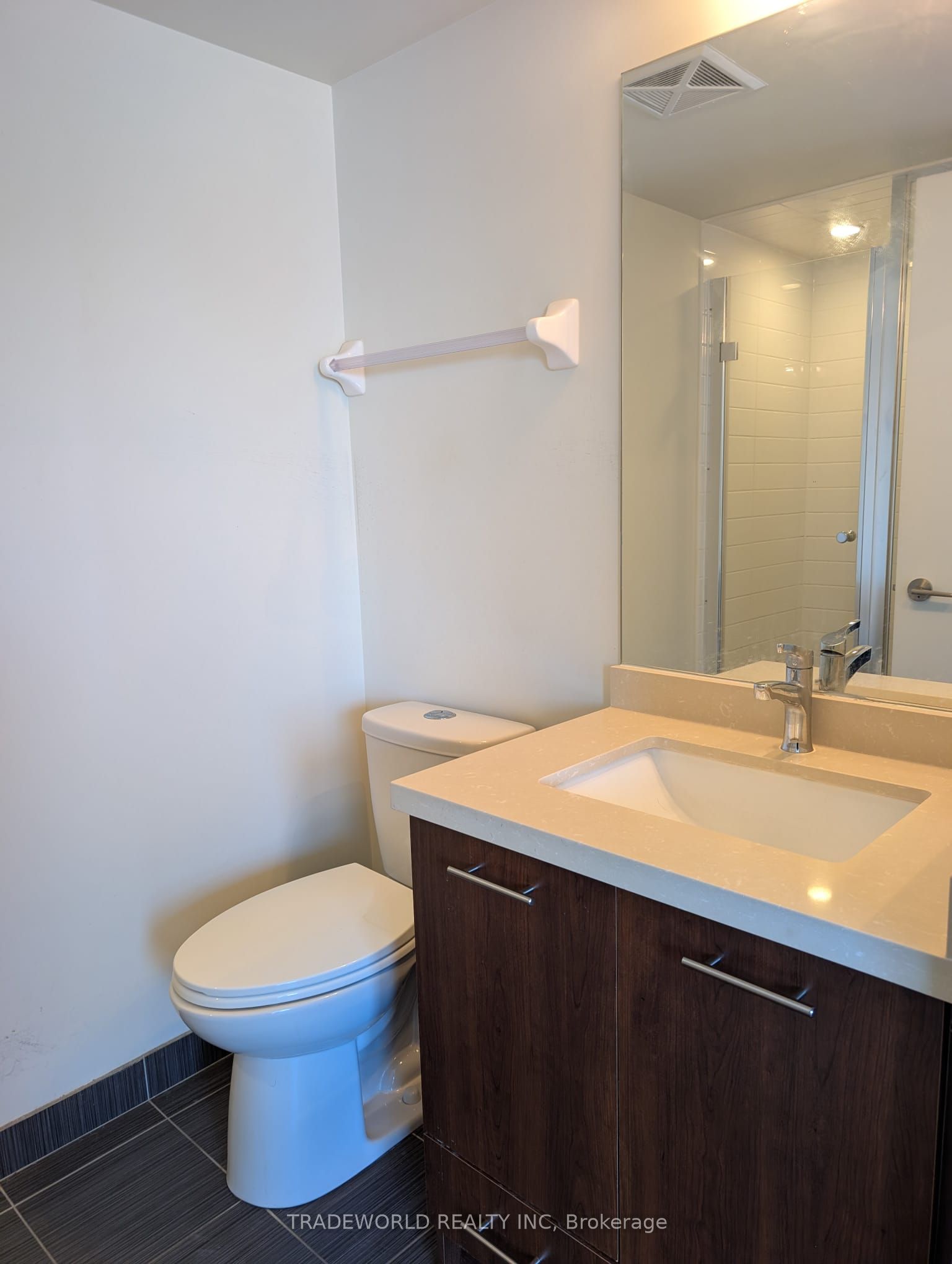 135 Village Green Square 1622 Property Photo 12