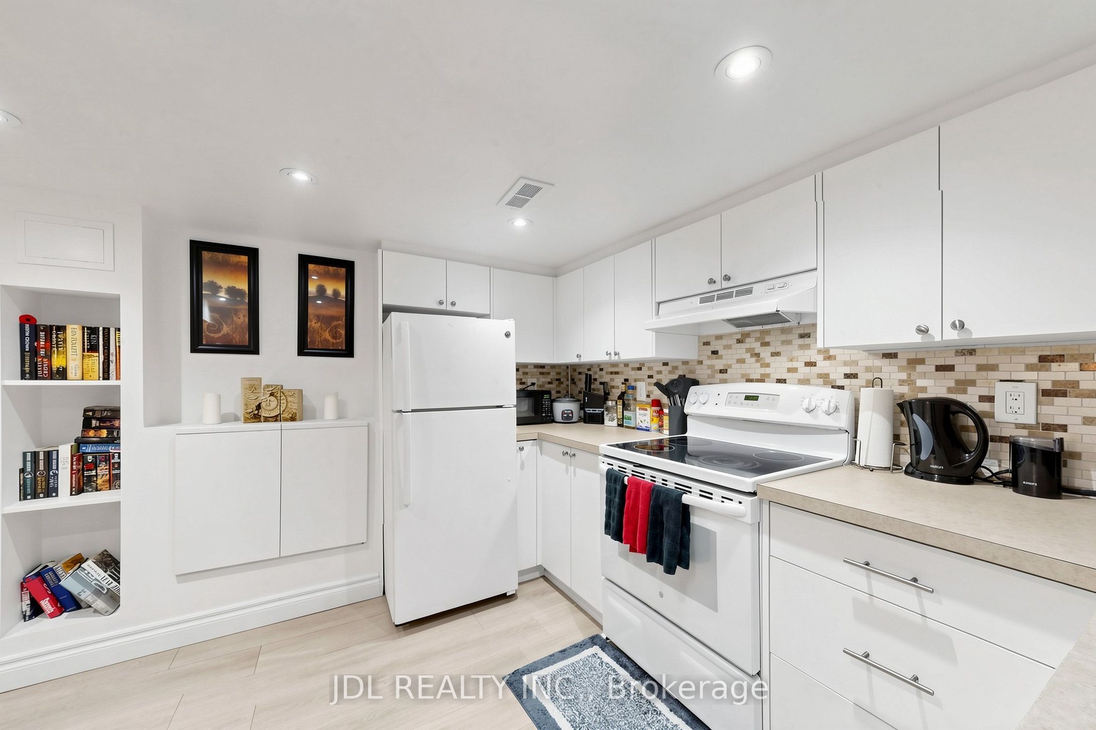 831 Pape Avenue Property Photo 29