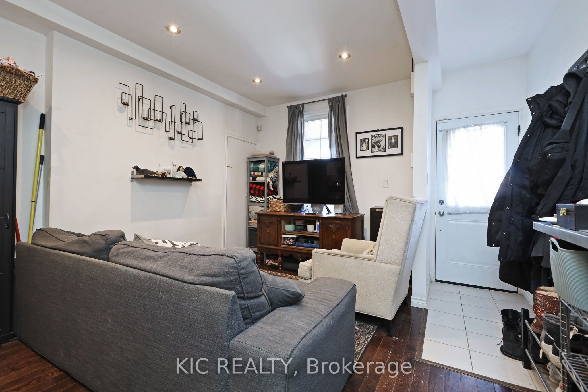 20 Ashdale Avenue Property Photo 3
