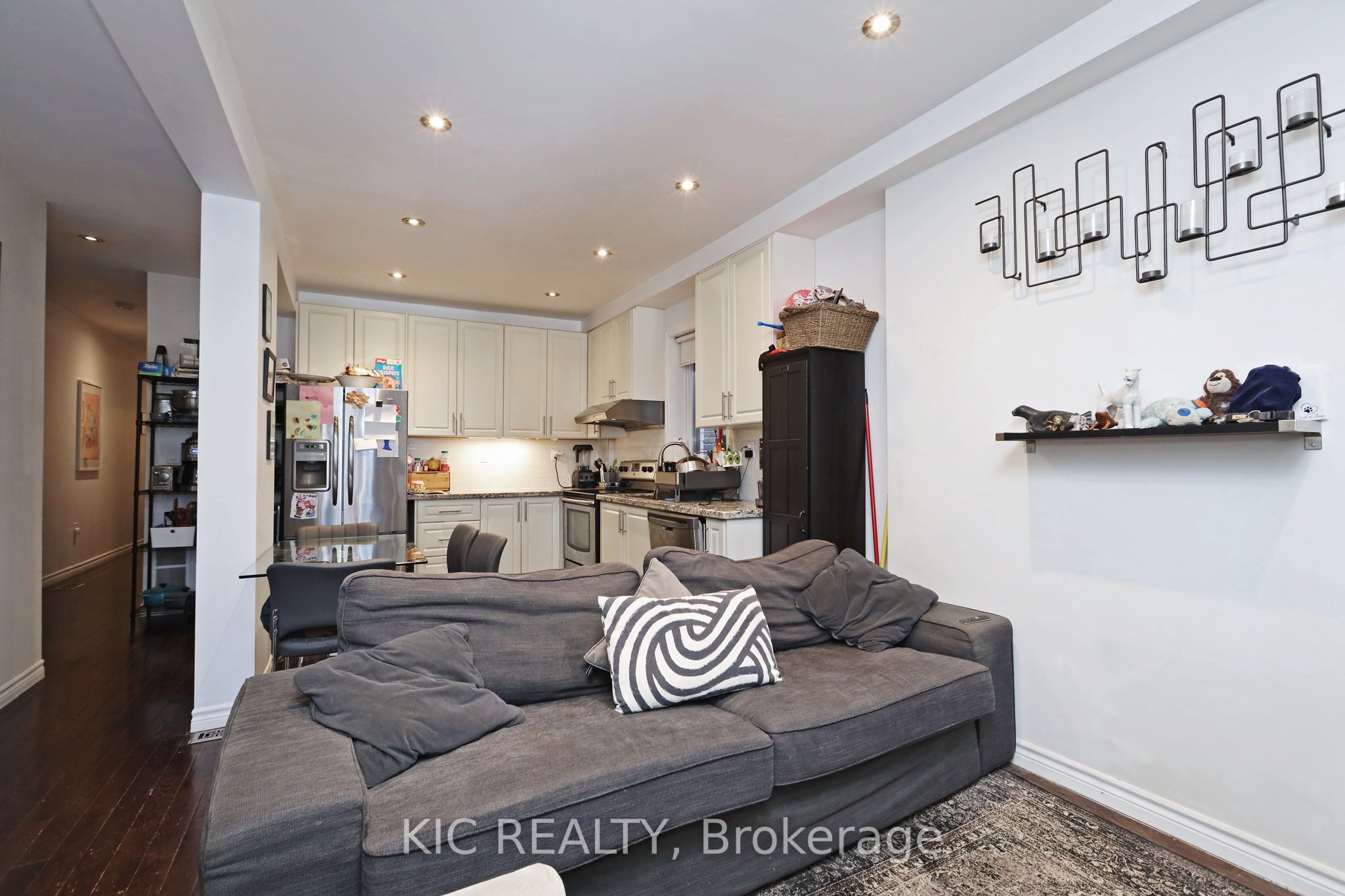 20 Ashdale Avenue Property Photo 4