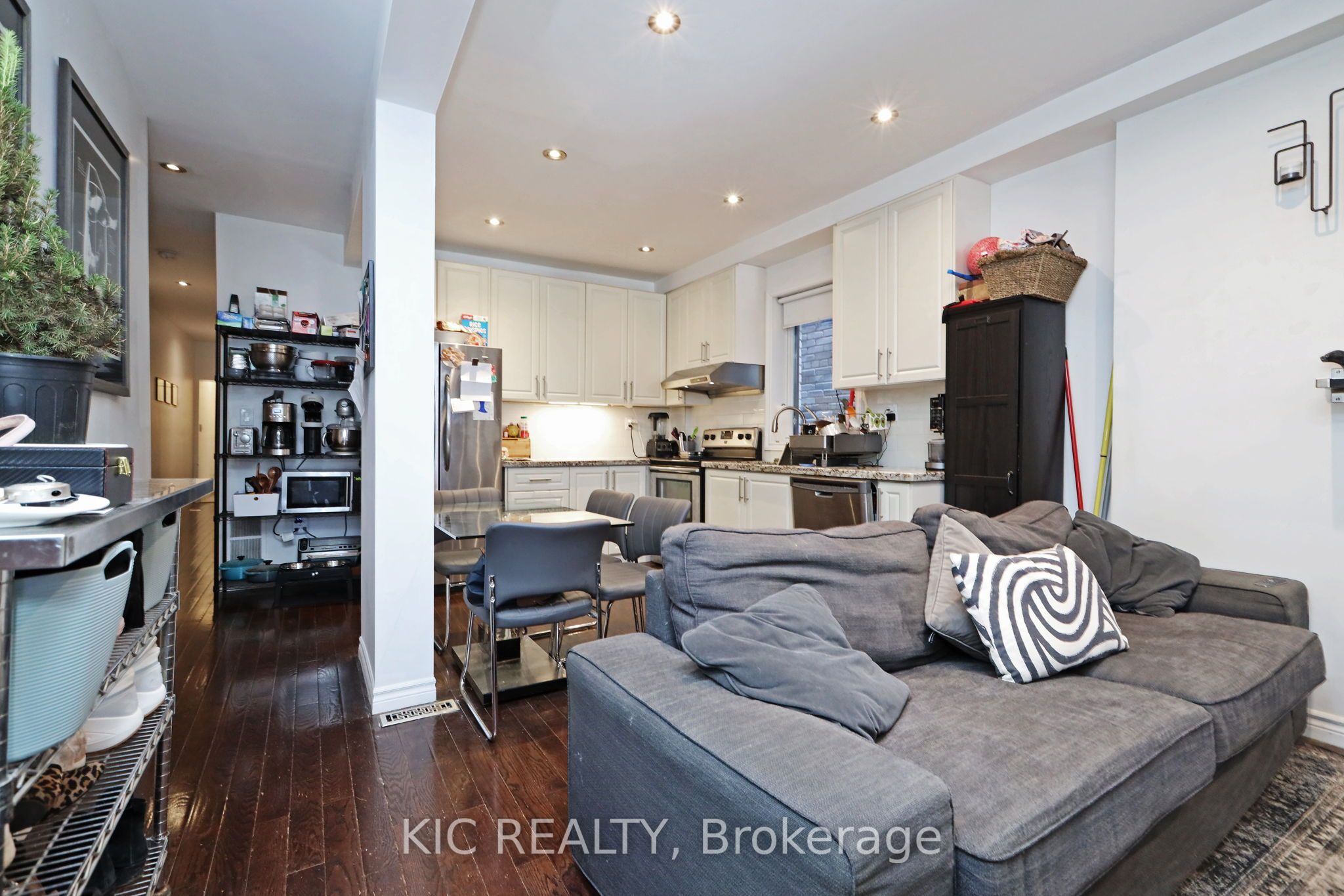 20 Ashdale Avenue Property Photo 5