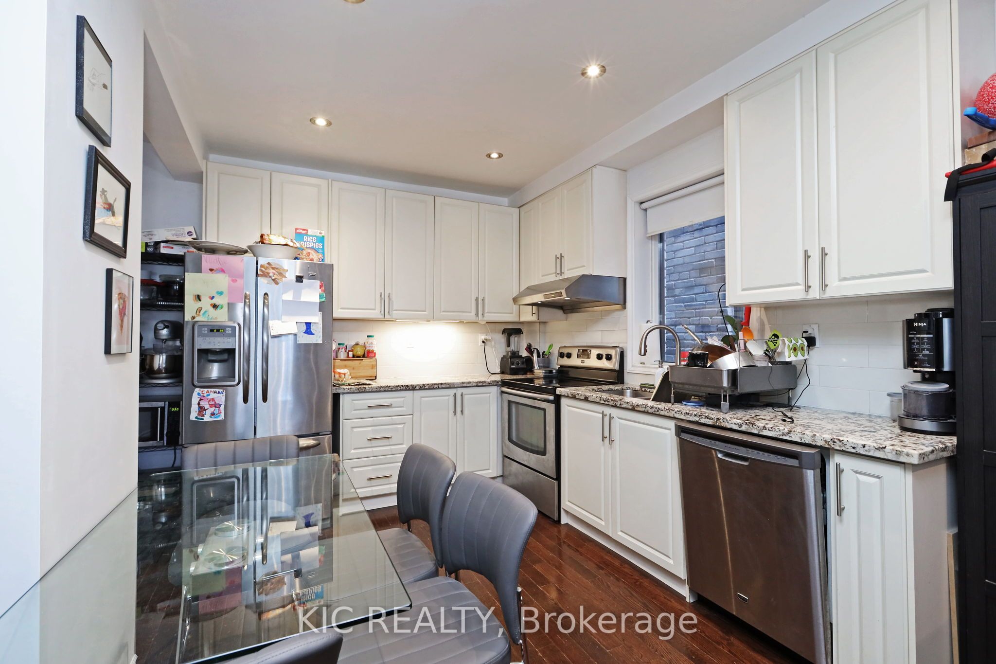 20 Ashdale Avenue Property Photo 6