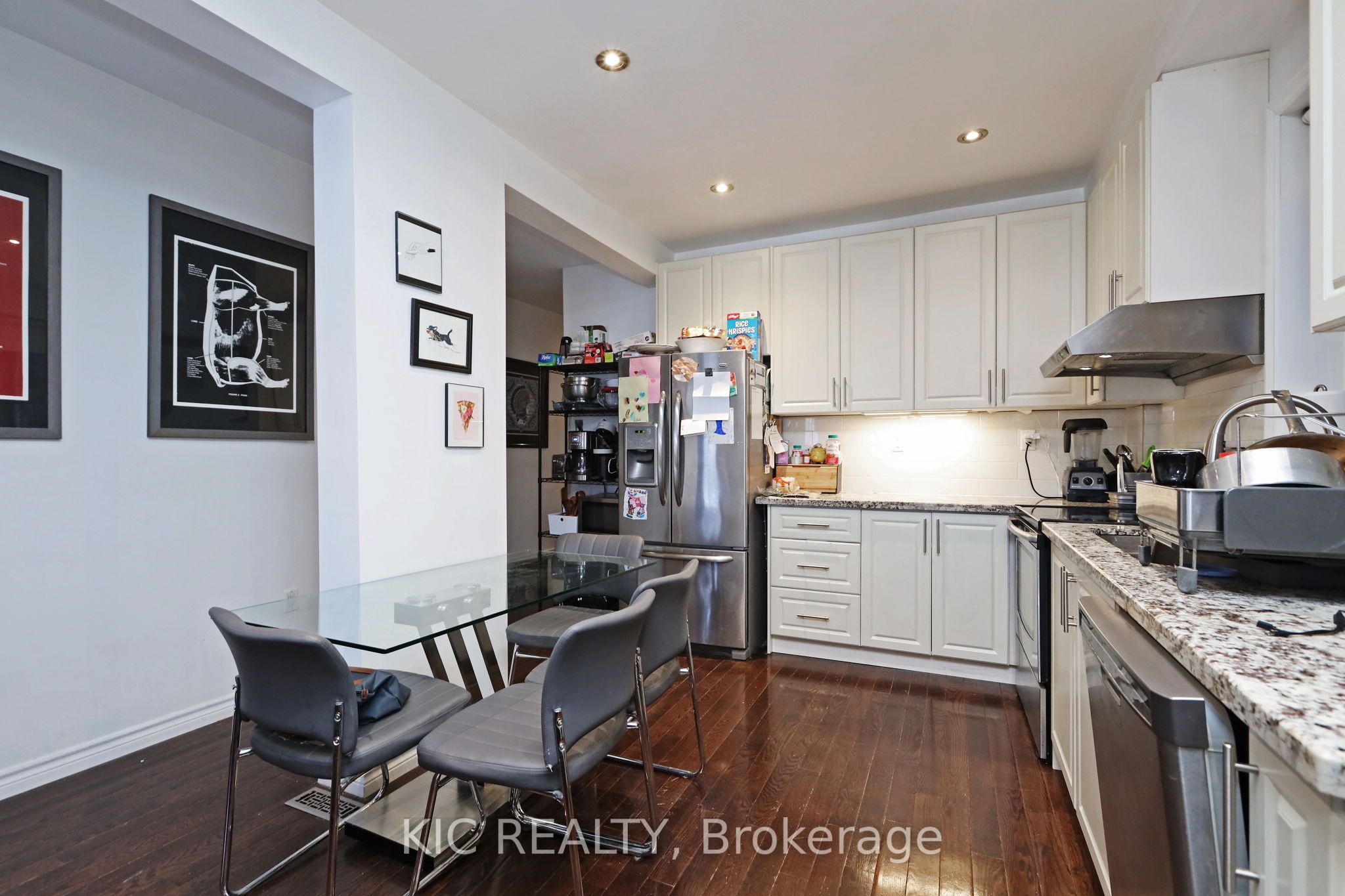 20 Ashdale Avenue Property Photo 8