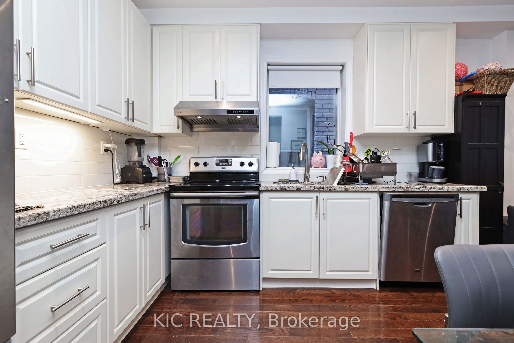 20 Ashdale Avenue Property Photo 10