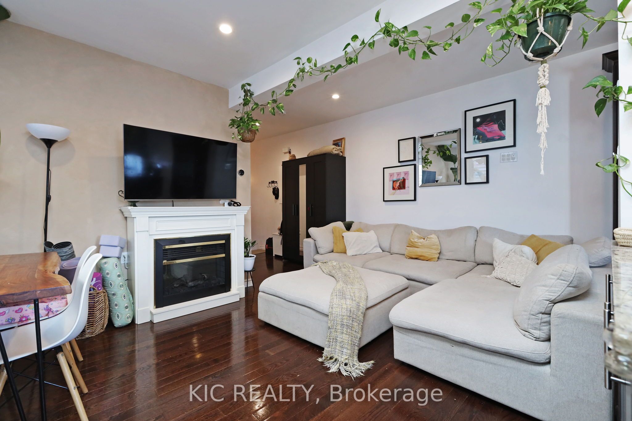 20 Ashdale Avenue Property Photo 15